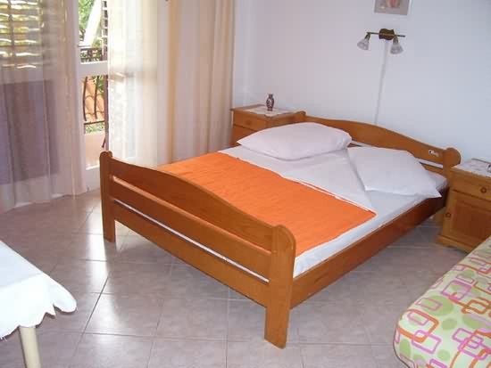 Apartmani Aresnovi� Podgora